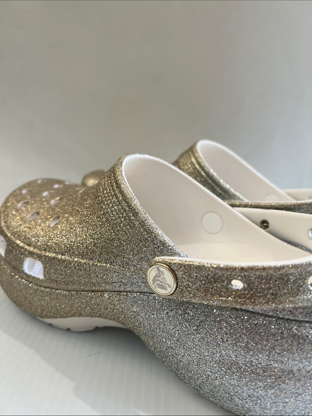 New Women’s Glitter Crocs Sandals in Gold and Silver in Size 10 - Picture 5 of 6